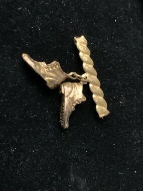 Gold Tone Vintage Shoe Charm Brooch - Novelty Shoe Dangles